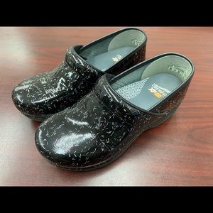 Dansko XP 2.0 Black Rainbow Flecks EUC size 37